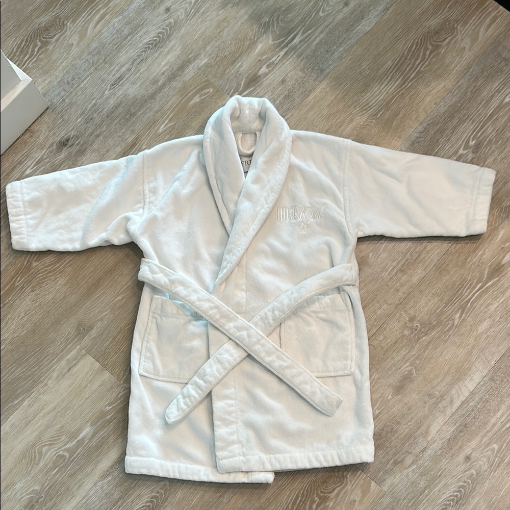 THE WICKANINNISH INN, Tofino, BC branded Kids Cozy White Robe (Size 2-5)